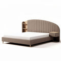 Lit en tissu beige avec tête de lit incurvée et table de chevet intégrée 200 x 160 x 100cm